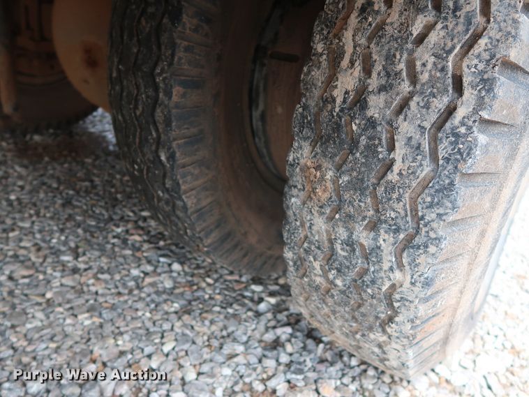 image for item DG4019 1988 International 1954 service truck