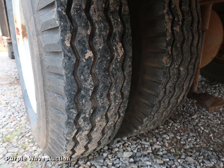 image for item DG4019 1988 International 1954 service truck