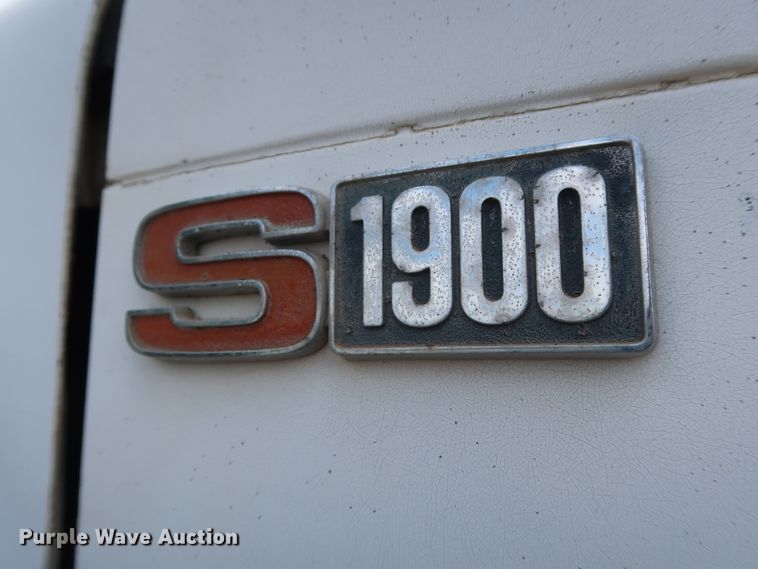 image for item DG4019 1988 International 1954 service truck