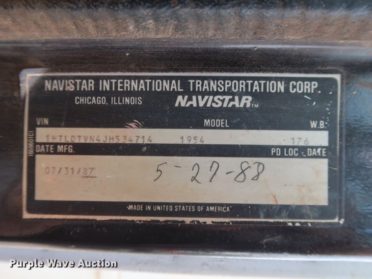 image for item DG4019 1988 International 1954 service truck