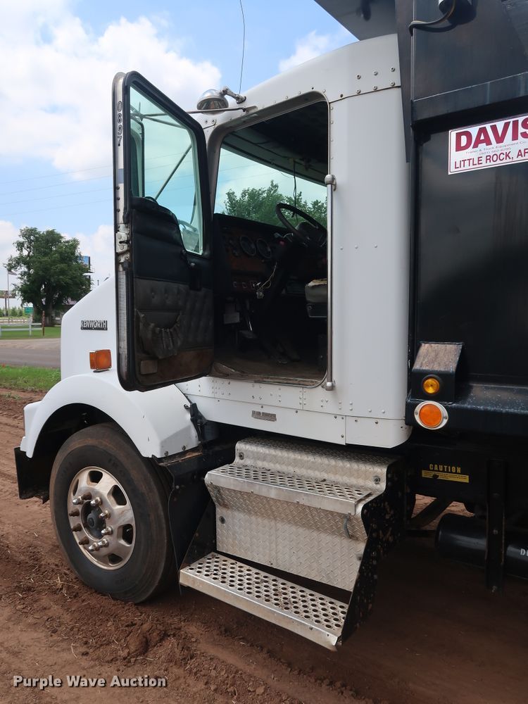 image for item DG4023 2001 Kenworth T800 Dump truck