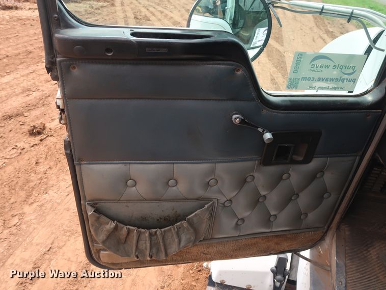 image for item DG4023 2001 Kenworth T800 Dump truck