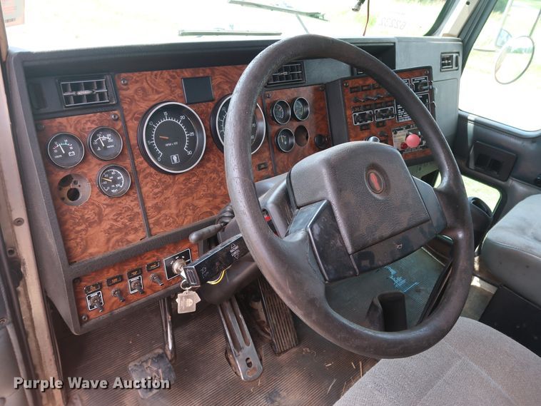 image for item DG4023 2001 Kenworth T800 Dump truck