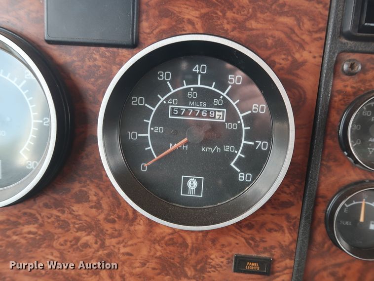 image for item DG4023 2001 Kenworth T800 Dump truck