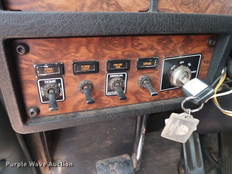 image for item DG4023 2001 Kenworth T800 Dump truck