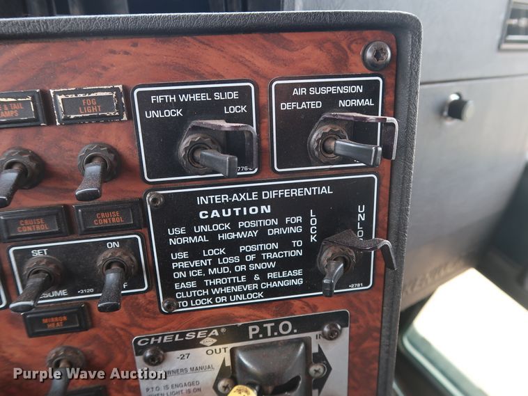 image for item DG4023 2001 Kenworth T800 Dump truck