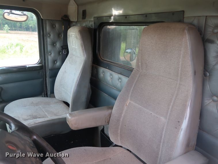 image for item DG4023 2001 Kenworth T800 Dump truck