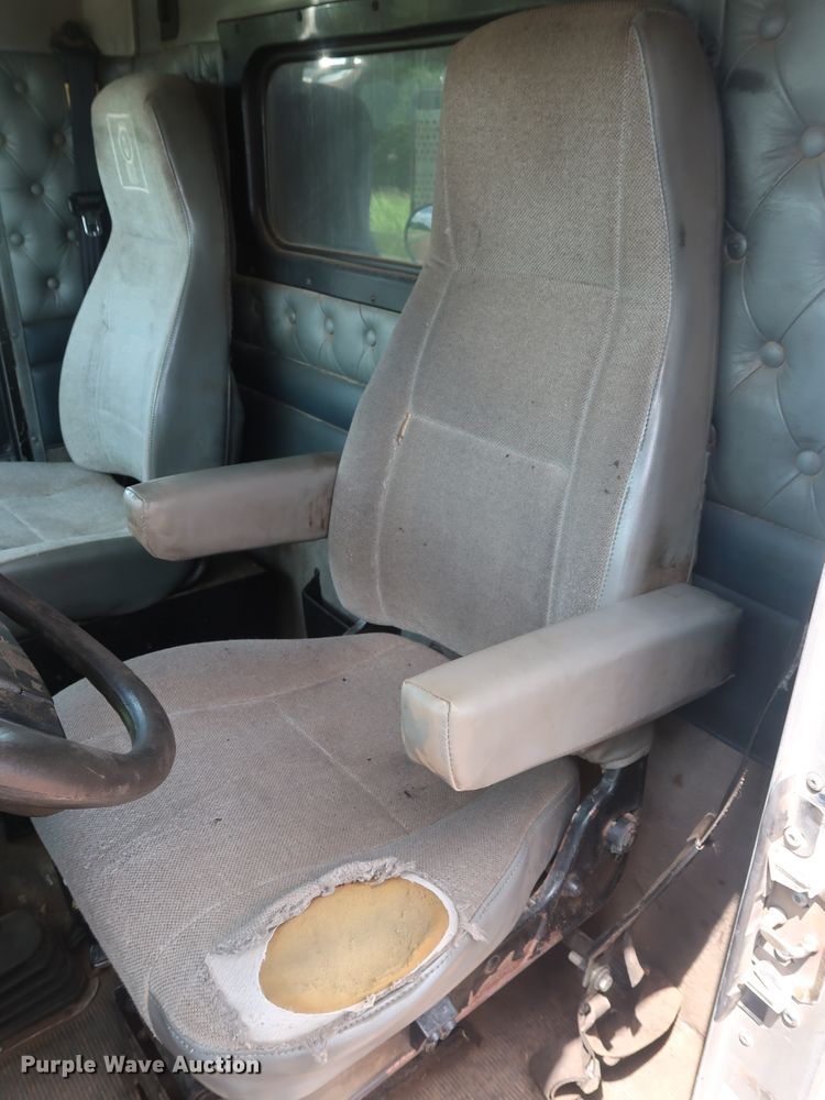 image for item DG4023 2001 Kenworth T800 Dump truck