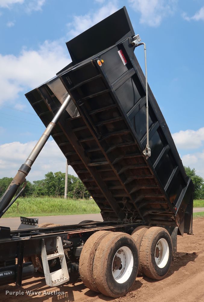 image for item DG4023 2001 Kenworth T800 Dump truck