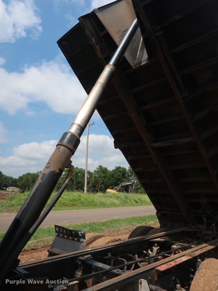 image for item DG4023 2001 Kenworth T800 Dump truck