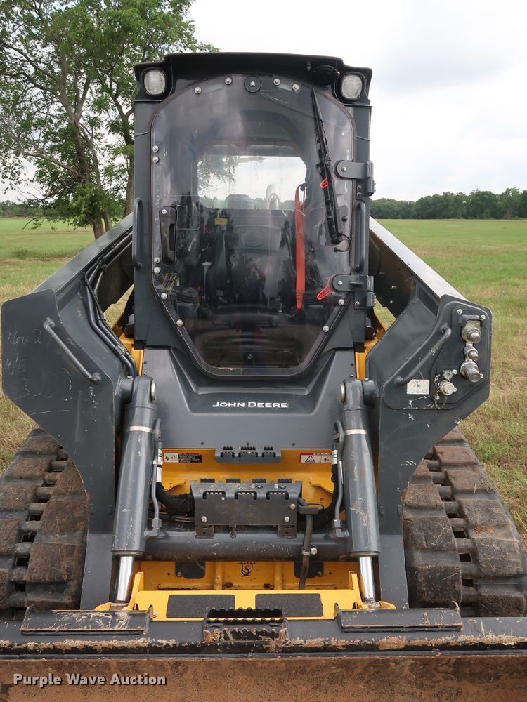 image for item DG4027 2018 John Deere 333G skid steer