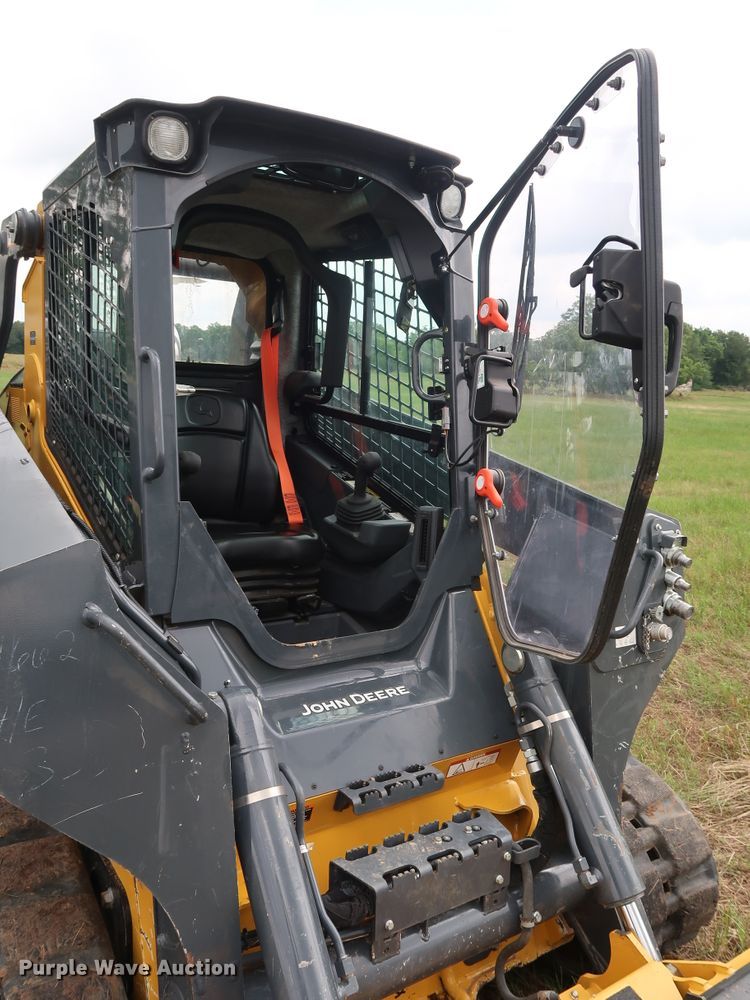 image for item DG4027 2018 John Deere 333G skid steer