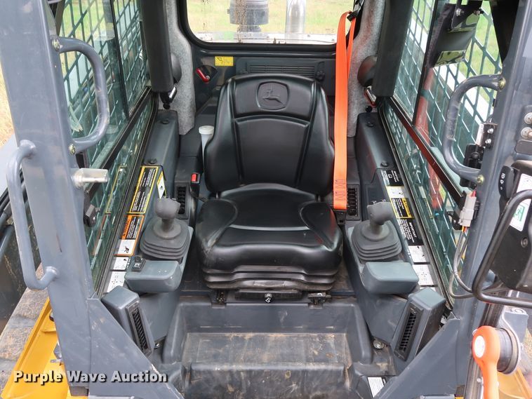 image for item DG4027 2018 John Deere 333G skid steer