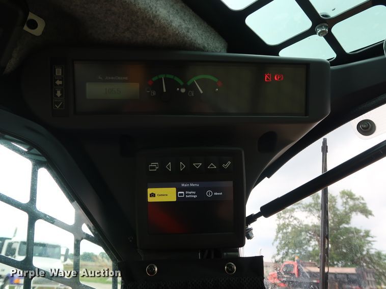 image for item DG4027 2018 John Deere 333G skid steer