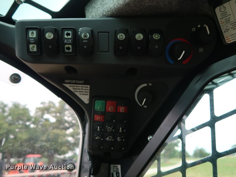 image for item DG4027 2018 John Deere 333G skid steer