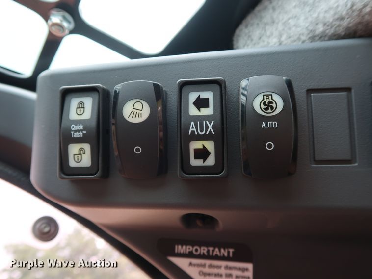 image for item DG4027 2018 John Deere 333G skid steer