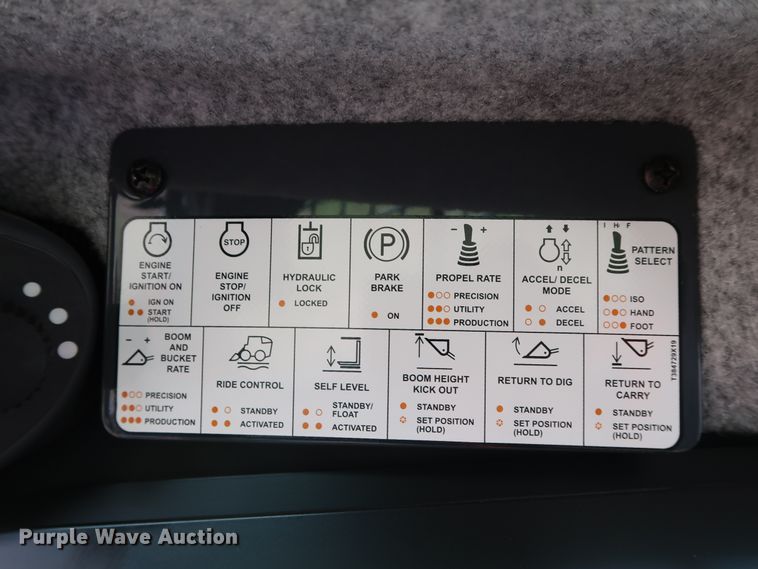 image for item DG4027 2018 John Deere 333G skid steer