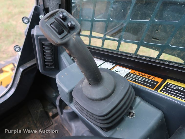 image for item DG4027 2018 John Deere 333G skid steer