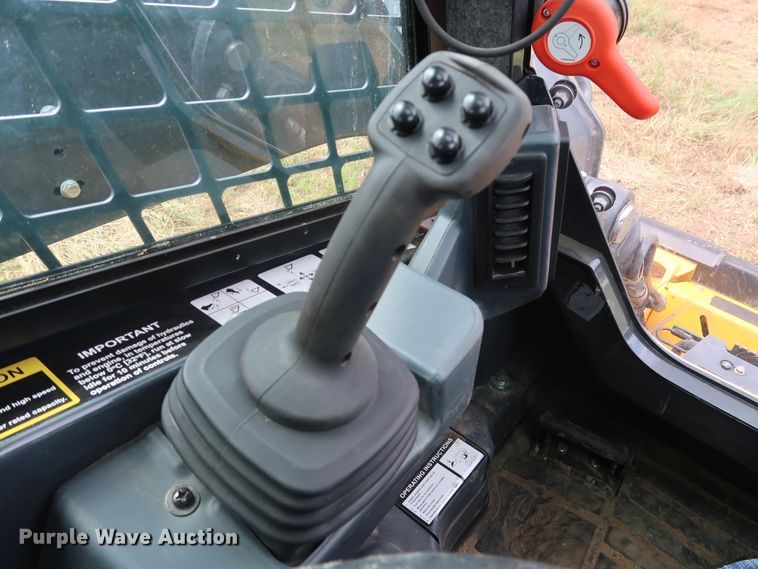 image for item DG4027 2018 John Deere 333G skid steer