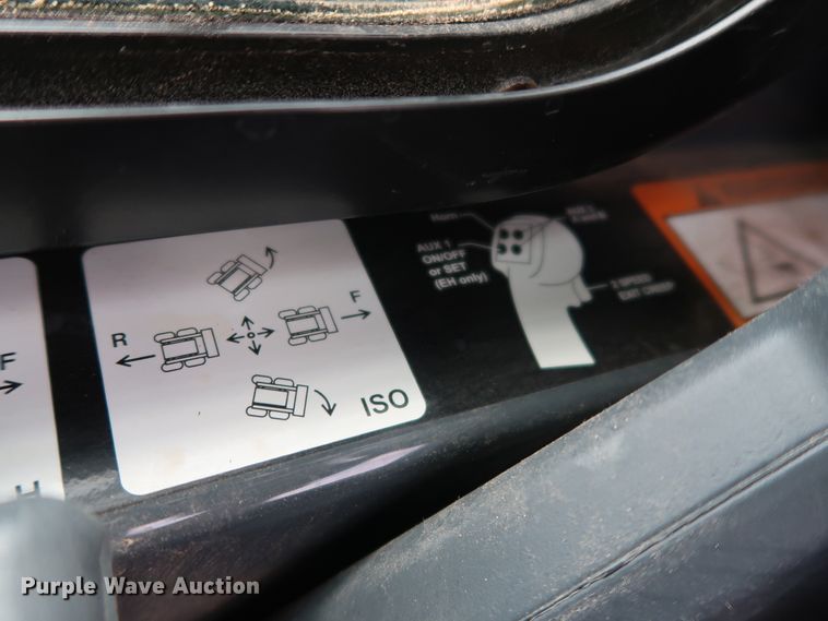 image for item DG4027 2018 John Deere 333G skid steer