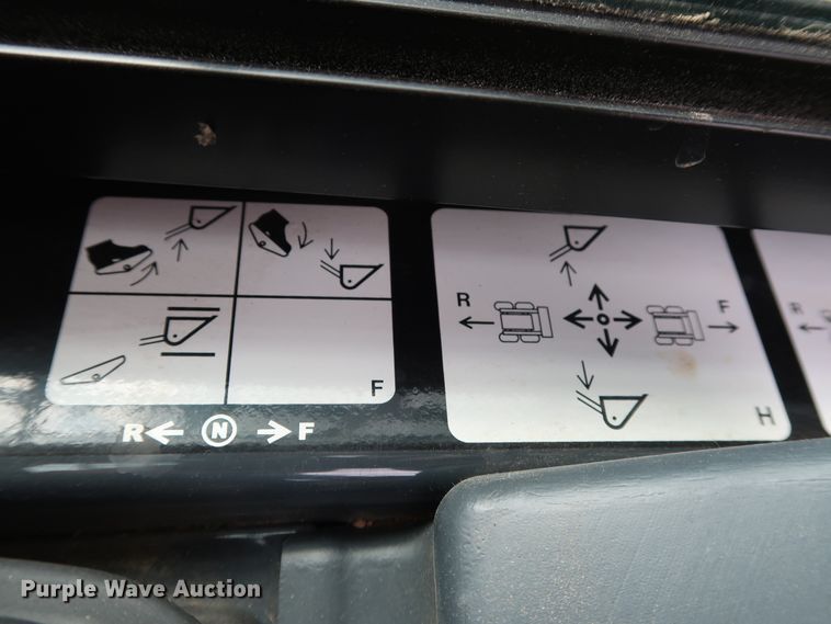 image for item DG4027 2018 John Deere 333G skid steer