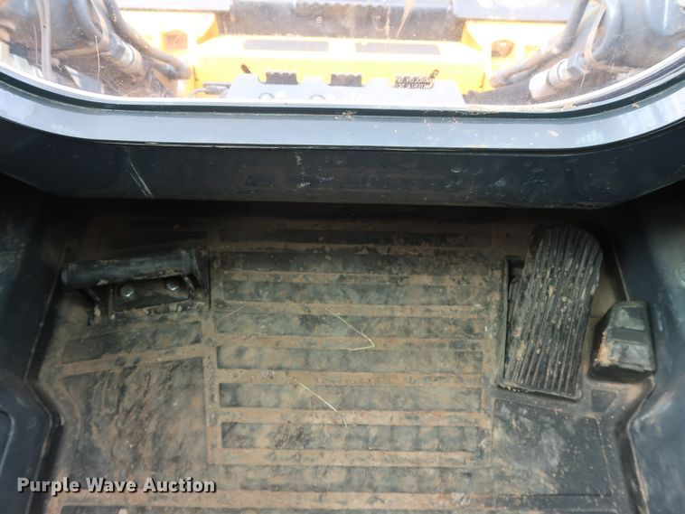 image for item DG4027 2018 John Deere 333G skid steer