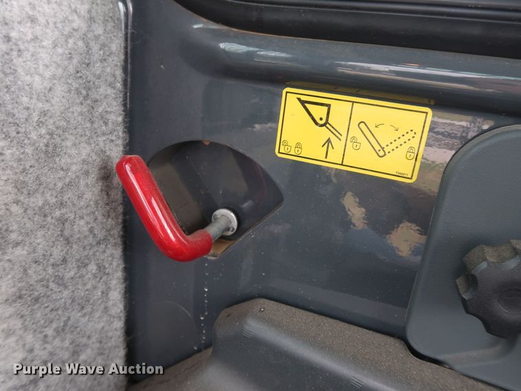 image for item DG4027 2018 John Deere 333G skid steer