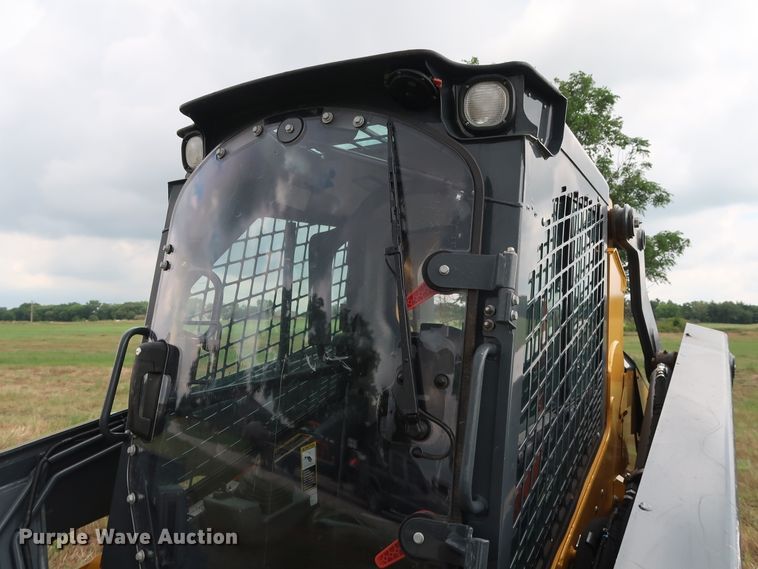 image for item DG4027 2018 John Deere 333G skid steer