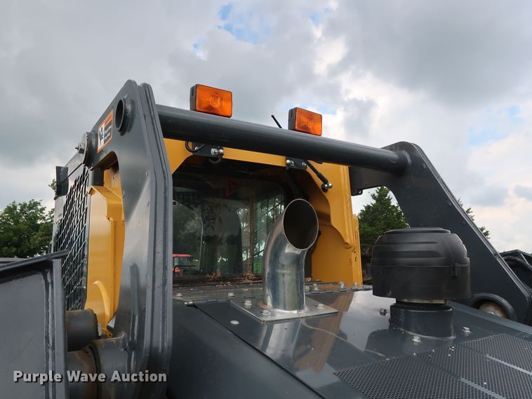 image for item DG4027 2018 John Deere 333G skid steer