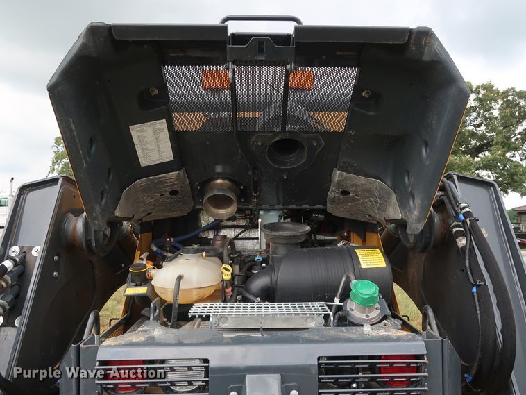 image for item DG4027 2018 John Deere 333G skid steer