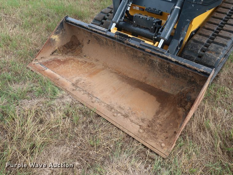 image for item DG4027 2018 John Deere 333G skid steer