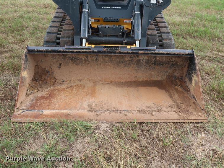 image for item DG4027 2018 John Deere 333G skid steer