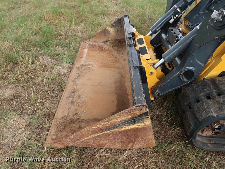 image for item DG4027 2018 John Deere 333G skid steer
