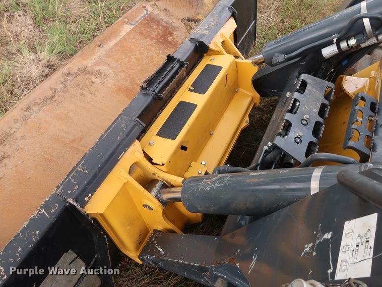 image for item DG4027 2018 John Deere 333G skid steer