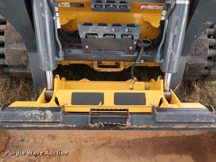 image for item DG4027 2018 John Deere 333G skid steer