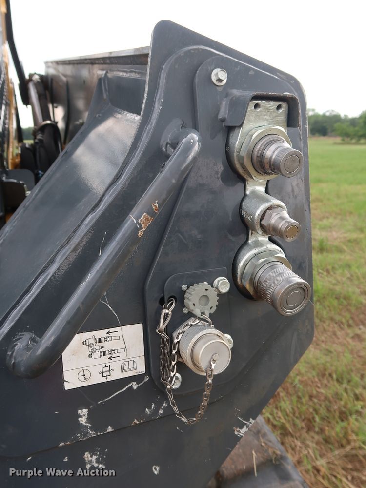 image for item DG4027 2018 John Deere 333G skid steer