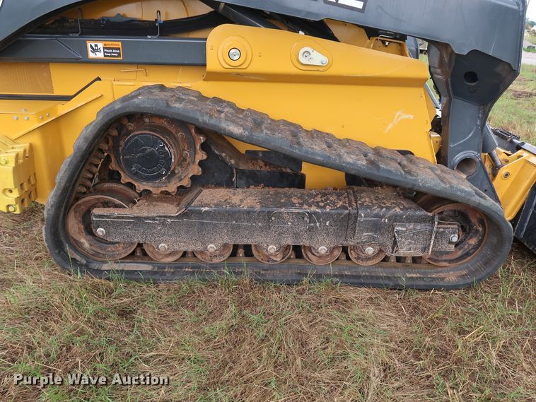 image for item DG4027 2018 John Deere 333G skid steer