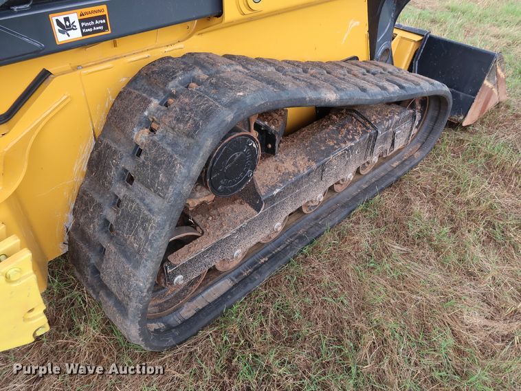 image for item DG4027 2018 John Deere 333G skid steer