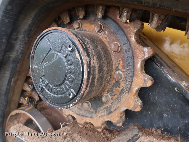 image for item DG4027 2018 John Deere 333G skid steer