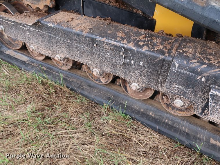 image for item DG4027 2018 John Deere 333G skid steer