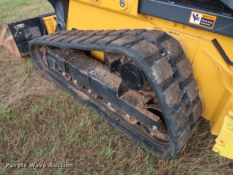 image for item DG4027 2018 John Deere 333G skid steer