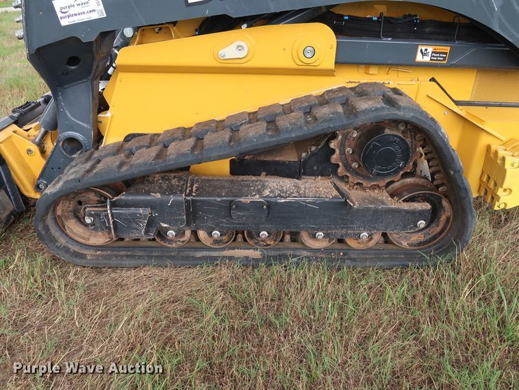 image for item DG4027 2018 John Deere 333G skid steer