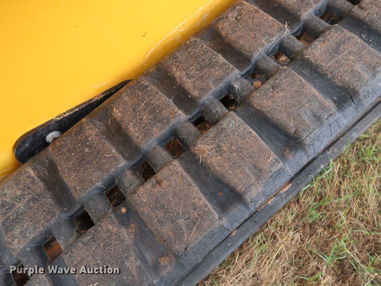 image for item DG4027 2018 John Deere 333G skid steer