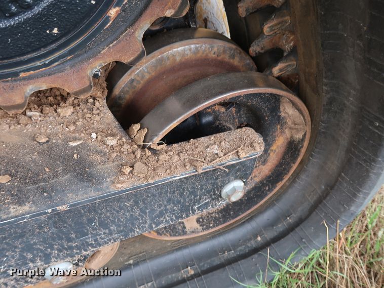 image for item DG4027 2018 John Deere 333G skid steer