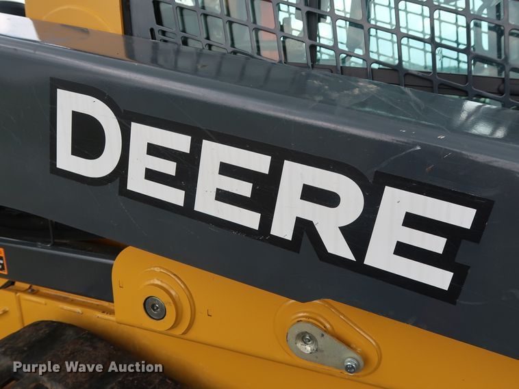 image for item DG4027 2018 John Deere 333G skid steer