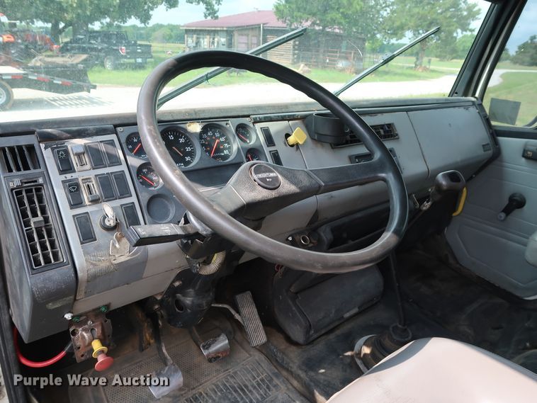 image for item DG4028 1996 Freightliner FL70 flatbed truck