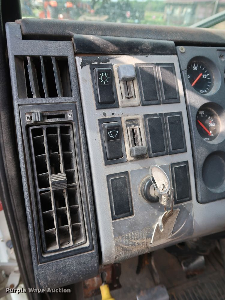 image for item DG4028 1996 Freightliner FL70 flatbed truck