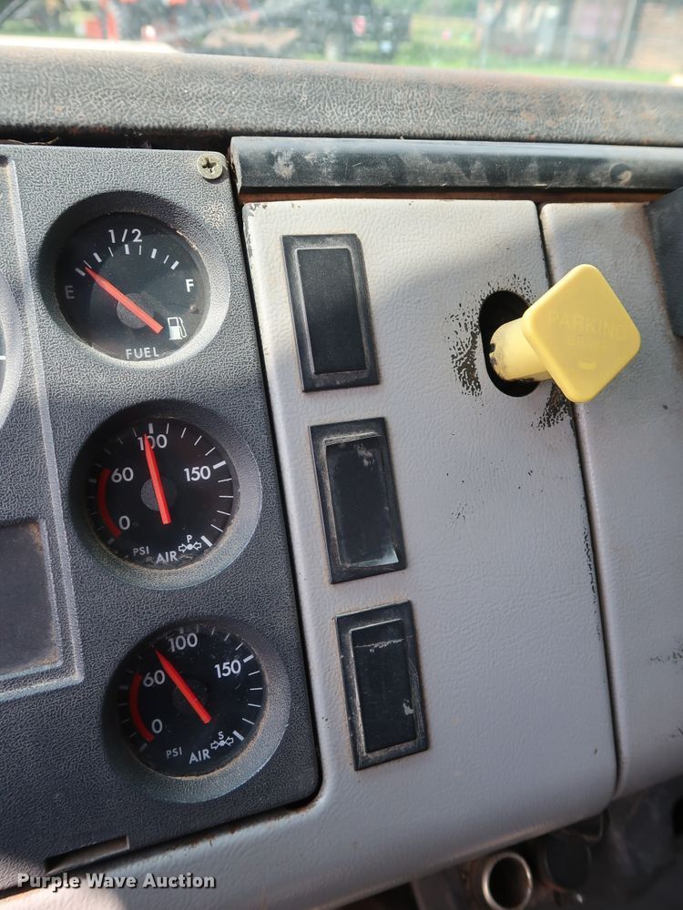 image for item DG4028 1996 Freightliner FL70 flatbed truck