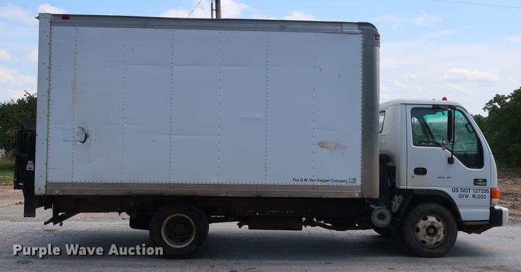 image for item DG4032 2004 Chevrolet W4500 box truck
