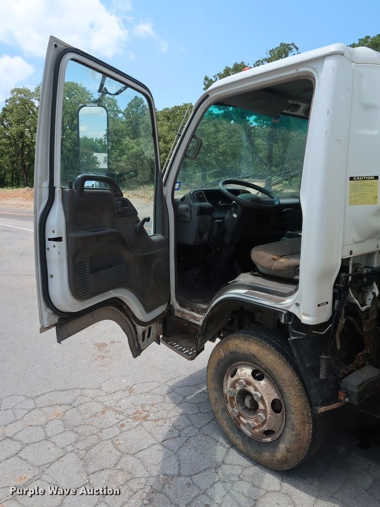 image for item DG4032 2004 Chevrolet W4500 box truck